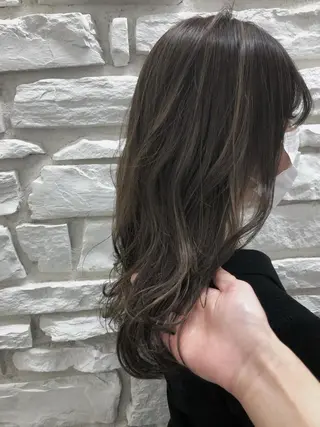 セミロング 艶髪/ハイトーン Sherryのヘアスタイル