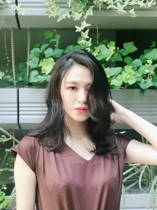 セミロング カラー 能登谷 きよのヘアスタイル