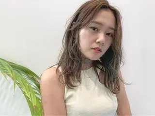 セミロング カラー 立川 奈那子のヘアスタイル