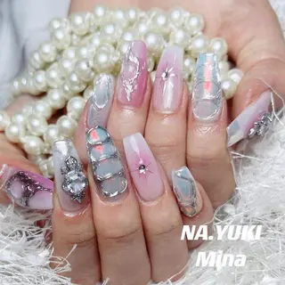 ネイル 🦋 Queenieのネイルデザイン