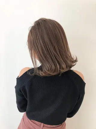 ミディアム AKANE 【zina新宿】のヘアスタイル