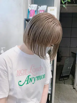 ショート カラー ヘアアレンジ メンズ ネイル マツエク・マツパ ハイトーンボブ 前田 表参道 グレージュのヘアスタイル