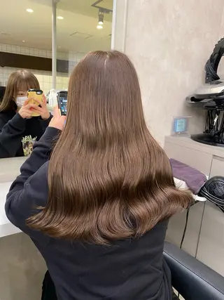 カラー ブリーチ縮毛矯正加藤 赤み無し透明感ヘアのヘアスタイル