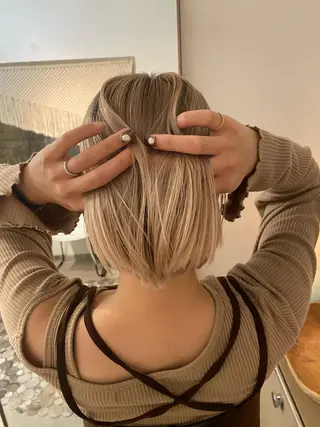 ミディアム カラー ブリーチカラーが人気 onnuのヘアスタイル
