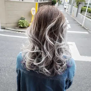 ミディアム カラー 艶髪✨ハイトーン ✨ホワイト✨北宗一郎のヘアスタイル