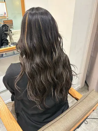 ロング カラー ヘアアレンジ 坂本 エマのヘアスタイル