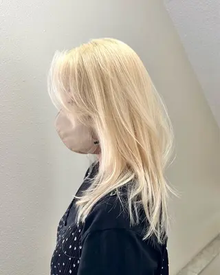 ミディアム カラー パーマ ヘアアレンジ 切りっぱなしヘアボブ ミディアムヘアRYOのヘアスタイル