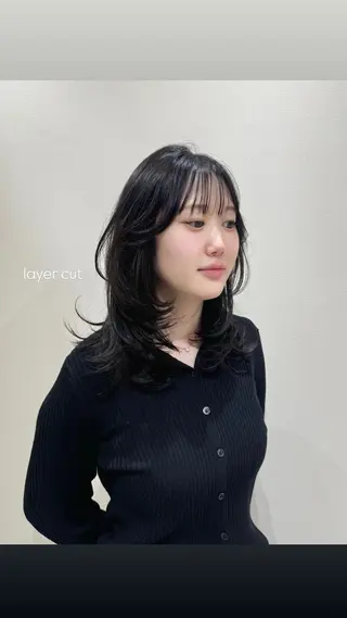ミディアム カラー レイヤーカット🤍 RINAのヘアスタイル