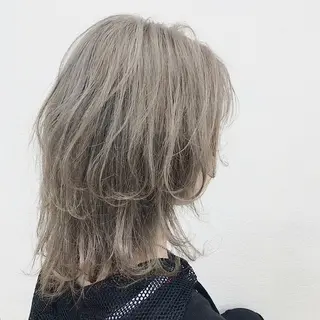 セミロング カラー 🩵ハイトーン 美咲🩵のヘアスタイル