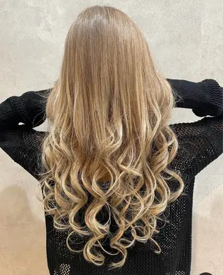 ロング カラー ヘアアレンジ 🍑🧋ハイトーン 暖色カラーlucaのヘアスタイル