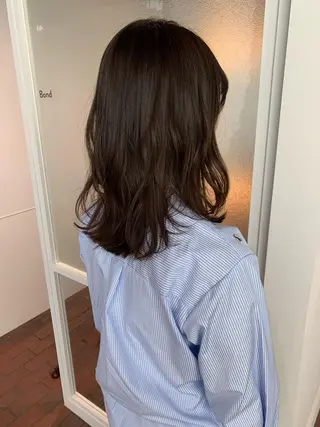 ミディアム カラー 片岡 由依のヘアスタイル