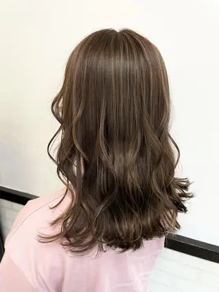 セミロング カラー 菊池 栄里奈のヘアスタイル