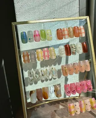 ネイル マツエク・マツパ アイブロウ feey ⁑erinaのネイルデザイン