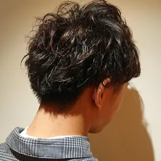 メンズ パーマ ブリーチ/ヘアケア/ 艶髪/イギチハルのヘアスタイル