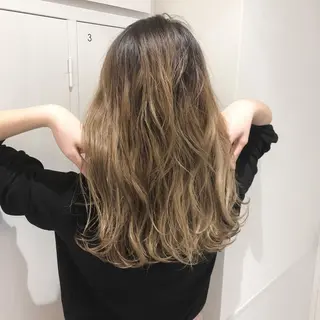 ロング カラー 三鷹で1番ショート ボブをカットする新谷のヘアスタイル