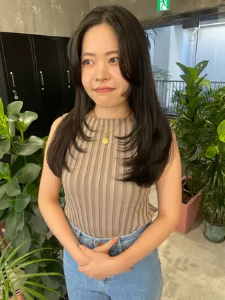 ロング MIFA レイヤー／パーマのヘアスタイル