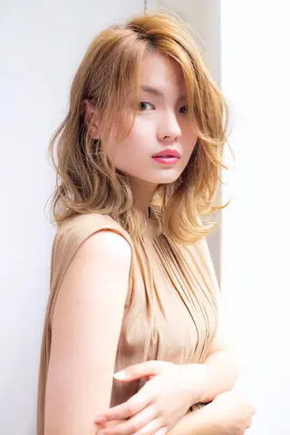 ミディアム カラー 似合わせ/小顔カット 🔷山方直也のヘアスタイル