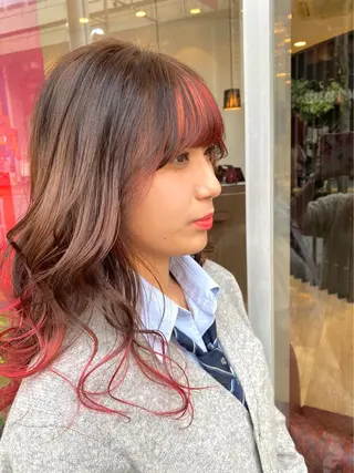 ロング デザインカラー✨新倉 佑奈のヘアスタイル