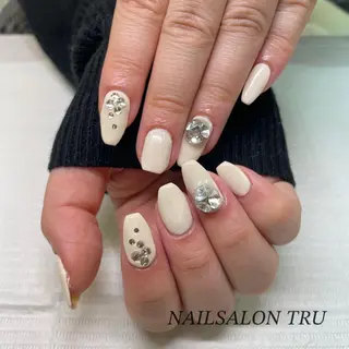 ネイル 𝐼𝑁𝑂𝑈𝐸 𝑀𝐼𝐴のネイルデザイン