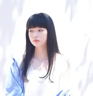 セミロング コバヤシ リョウのヘアスタイル
