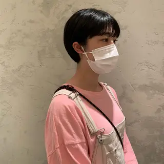 ショート カラー SAKINO． ベージュカラーのヘアスタイル
