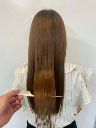 ロング カラー トップ スタイリストのヘアスタイル