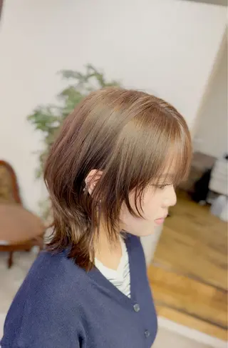 ミディアム 飯星慧斗 /ブリーチ、縮毛矯正のヘアスタイル