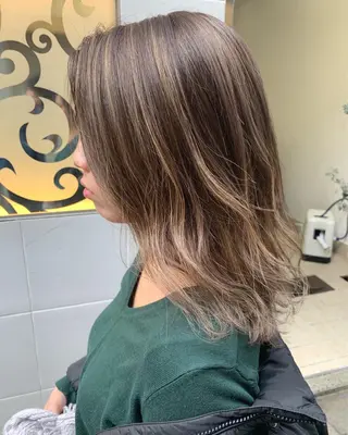 ミディアム カラー 西村あきや トレンド韓国ヘアのヘアスタイル