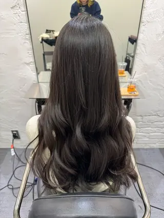 ロング 赤み無し柔らかカラー 【梅田】madokaのヘアスタイル