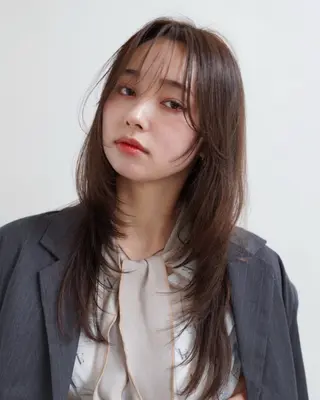 ミディアム レイヤー/ブリーチ ♥️【木坂 桃歌】のヘアスタイル