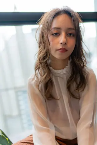 セミロング カラー 10月限定モニター 髪質改善美髪矯正のヘアスタイル