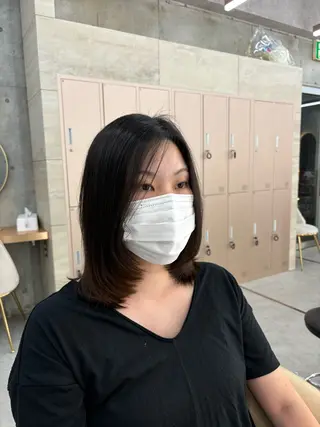 セミロング 髪質改善|透明 感カラー🩵レイヤーのヘアスタイル