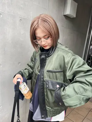 ショート カラー ミルクティーベージュ ブリーチ 店長 清水のヘアスタイル