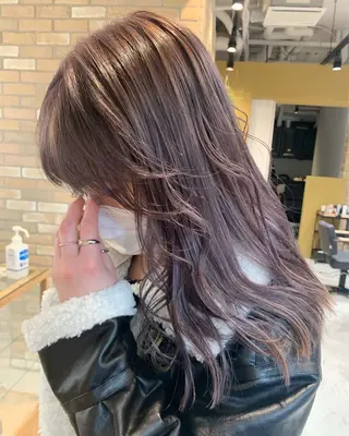 セミロング カラー フェザー/シャドウ/ メッシュパーマのヘアスタイル