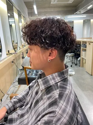 ミディアム パーマ メンズ マエダ リョウのヘアスタイル