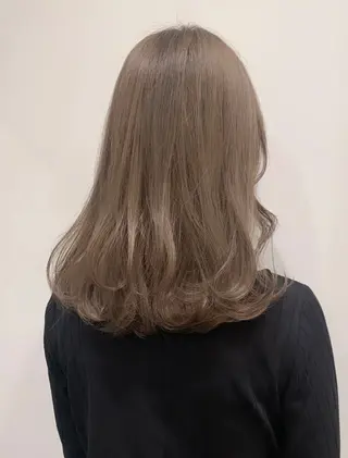 セミロング カラー 落合希 Olivebeigeのヘアスタイル