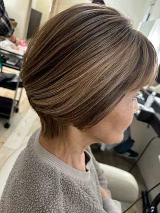 ショート カラー ルプラボウ 石黒よう子のヘアスタイル