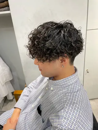 ショート パーマ メンズ マエダ リョウのヘアスタイル