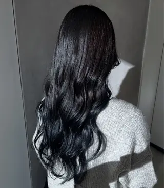 ロング ハイトーン/うる艶 カラー Mioのヘアスタイル