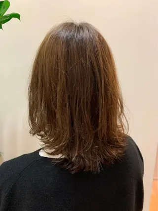 ミディアム カラー 庭山 理沙のヘアスタイル