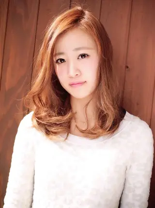 セミロング カラー パーマ 中村 海のヘアスタイル