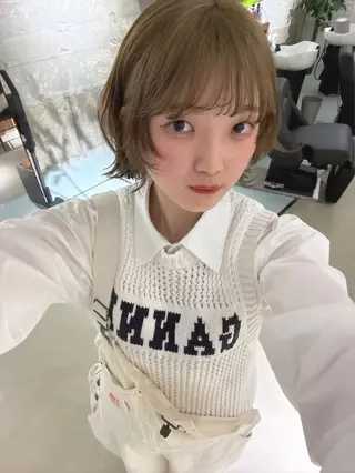 ショート Yui⭐️ 透け感カラーのヘアスタイル