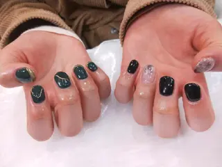 ネイル はばすみれ🎀ﾈｲﾙ 光ﾌｪｲｼｬﾙ ﾍｱのネイルデザイン