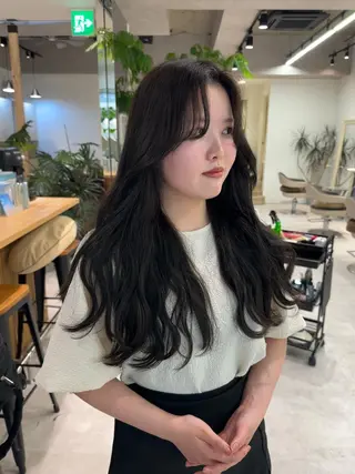 セミロング カラー レイヤー/顔まわり カット/地毛風カラーのヘアスタイル