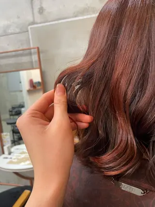 ミディアム カリン/ カット・ブリーチのヘアスタイル