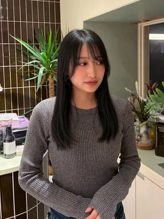 カラー 新井 楓梨のヘアスタイル