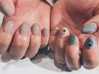 ショート カラー ネイル マツエク・マツパ illum hicariのネイルデザイン