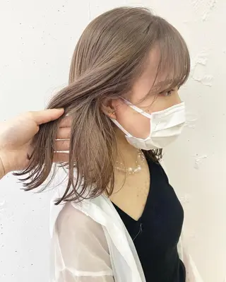 セミロング 顔周りの垢抜けヘア 立山愛梨のヘアスタイル