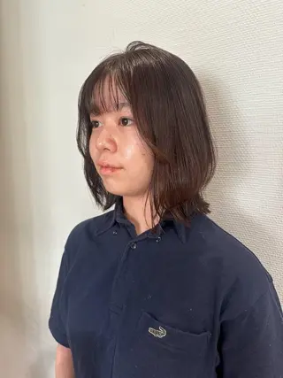 ミディアム カラー 塩澤 榛奈のヘアスタイル