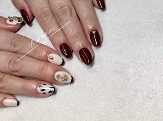 ミディアム R NAILSALONのネイルデザイン